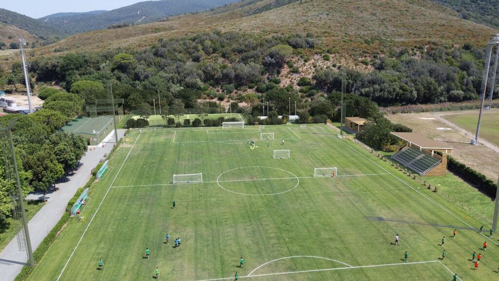 Vista aerea del campo sportivo di Casa Mora