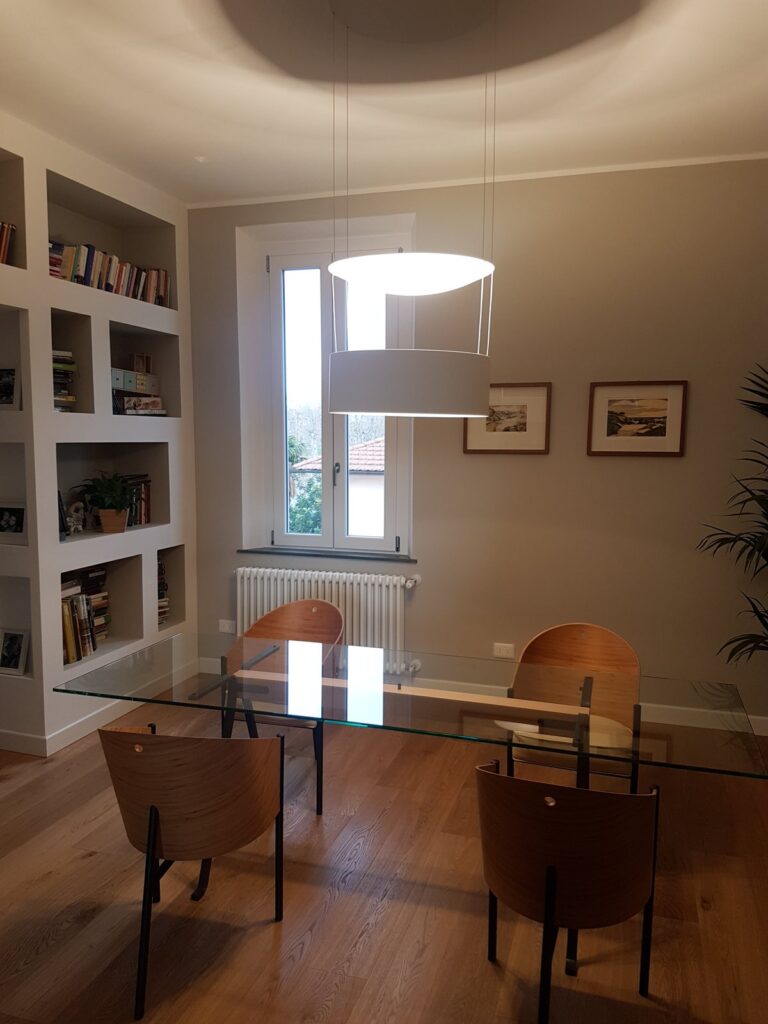 Zona pranzo dell’appartamento di via Benesperi