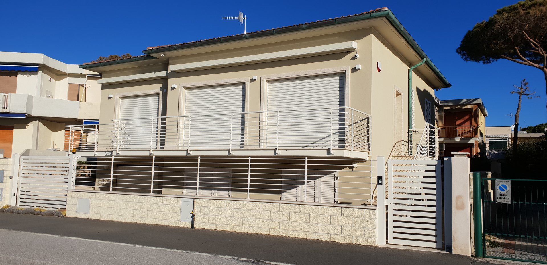 Villette a schiera a Follonica, fronte strada